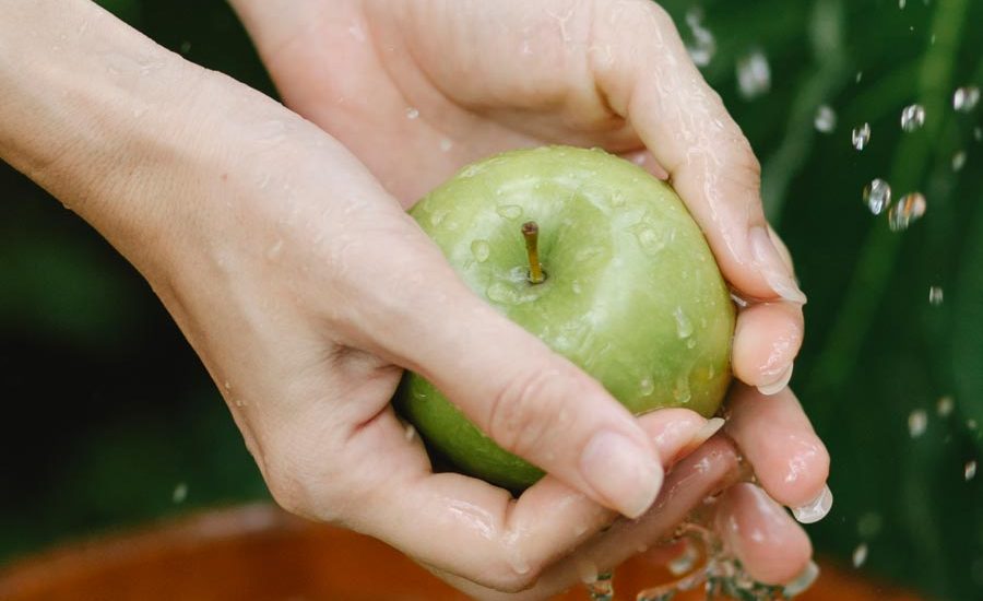 Rahasia Apel, Buah Kaya Nutrisi yang Wajib Dikonsumsi Perempuan Apel, buah yang kaya manfaat