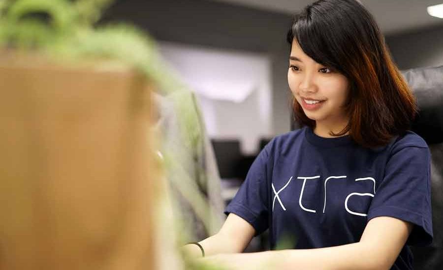 Tetap Tenang, Meski Kantor Memaksamu untuk Berkompetisi Ilsutrasi perempuan pekerja di sebuah perusahaan (foto: pixabay)