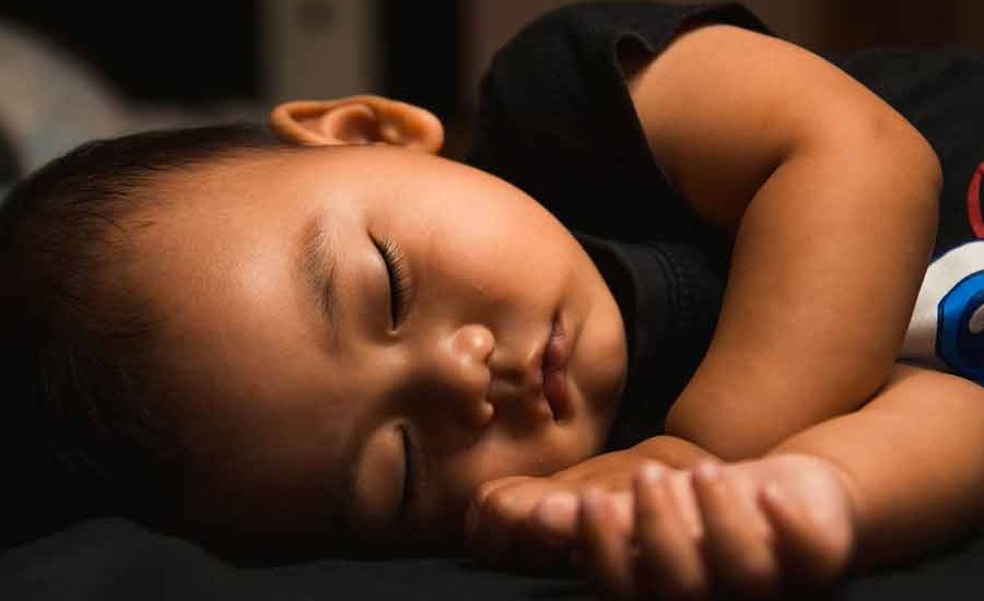 Childfree, Hak Individu untuk tidak Memiliki Anak Ilustrasi balita yang sedang tertidur