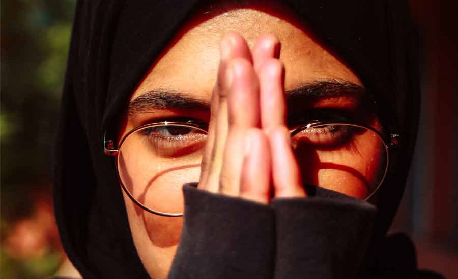 Perempuan Wajib Baca, Puasa dapat Mencegah Penuaan Dini! Dengan berpuasa, kita harus mengurangi asupan makanan dan minuman yang mengandung gula tinggi, sehingga kadar gula darah tidak naik secara drastis (foto: Saad Emris | pexels)