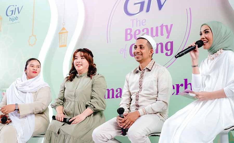 Sharing session GIV Hijab The Beauty of GIVing bertajuk Buat Cantikmu Lebih Berarti bersama Habib Husein Ja'far Al Hadar, Nanda Dwinta Sari selaku Direktur Eksekutif Yayasan Kesehatan Perempuan, dan Stella Eide