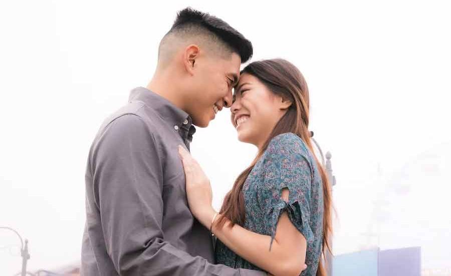 Saat Hubungan Berlangsung Lama, Saatnya Bertanya Apakah Dia Memang Serius? Sepasang kekasih (foto: Joshua Chun | unsplash)