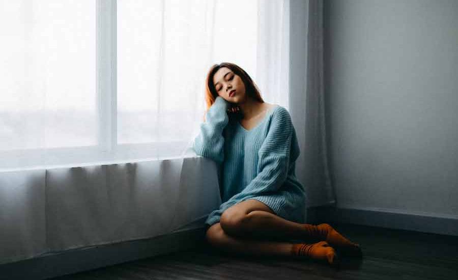 Pertolongan Pertama Saat Hubungan Sedang Tidak Baik-baik Saja Kadang pasangan butuhkan waktu dan ruang untuk memikirkan masalah yang ada (foto: Anthony Tran | unsplash)