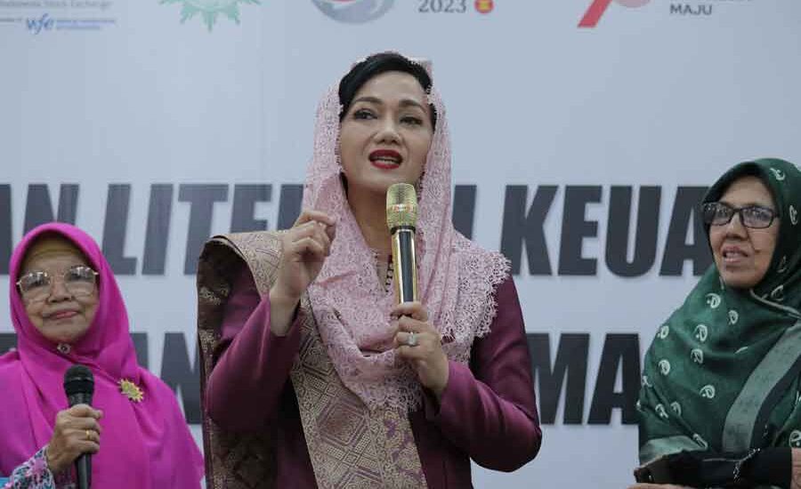 OJK Upayakan Peningkatan Literasi Keuangan bagi Perempuan di Provinsi Riau Kepala Eksekutif Pengawas Perilaku Pelaku Usaha Jasa Keuangan, Edukasi, dan Pelindungan Konsumen OJK, Friderica Widyasari Dewi