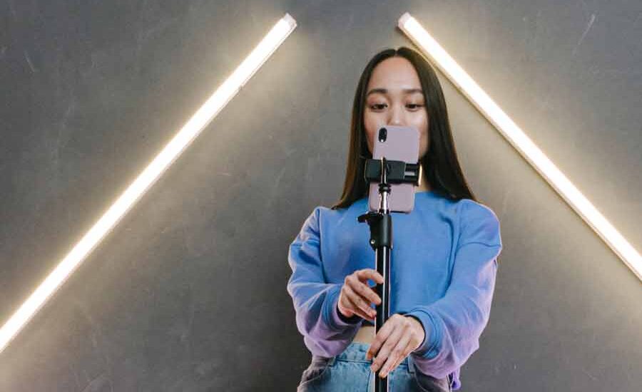 Mencermati Dampak Buruk De-Influencing bagi Pebisnis Ilustrasi influencer (foto: Ivan Samkov | pexels)