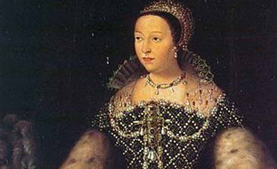 Sejarah Panjang Sepatu High Heels, Sudah Ada Sejak Zaman Mesir Kuno Catherine de' Medici, bangsawati dan Ratu Prancis. Konon dia adalah tokoh yang memperkenalkan sepatu tumit tinggi pada dunia.