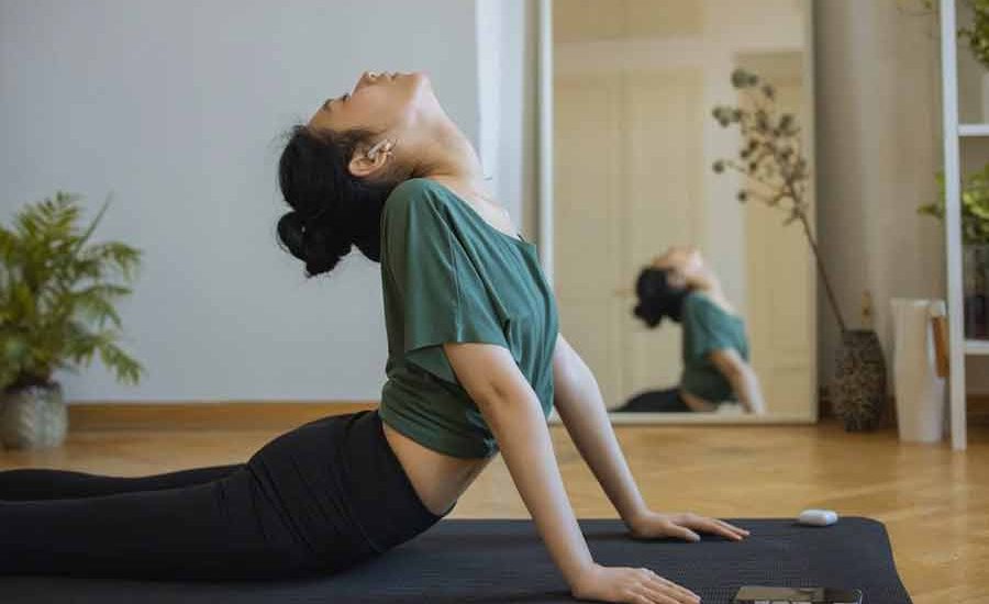 Manfaat Yoga bagi Wanita: Dari Kesehatan Fisik hingga Mental Yoga bisa jadi olahraga alternatif saat datang bulan. (foto: cottonbro studio | pexels)