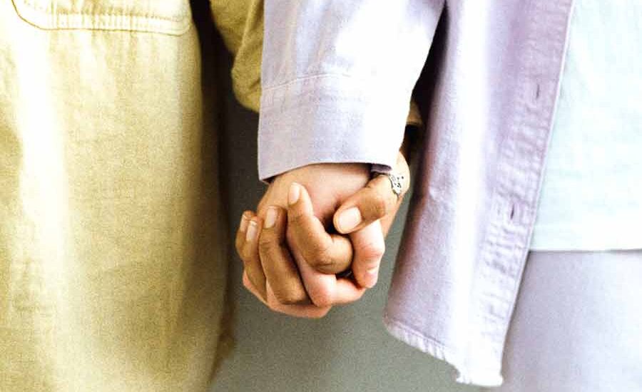 Kebiasaan Public Displays of Affection Muncul Karena Apa sih? PDA sering kali merupakan cara bagi pasangan untuk mengekspresikan rasa kasih sayang mereka secara terbuka (foto: Darina Belonogova | pexels)