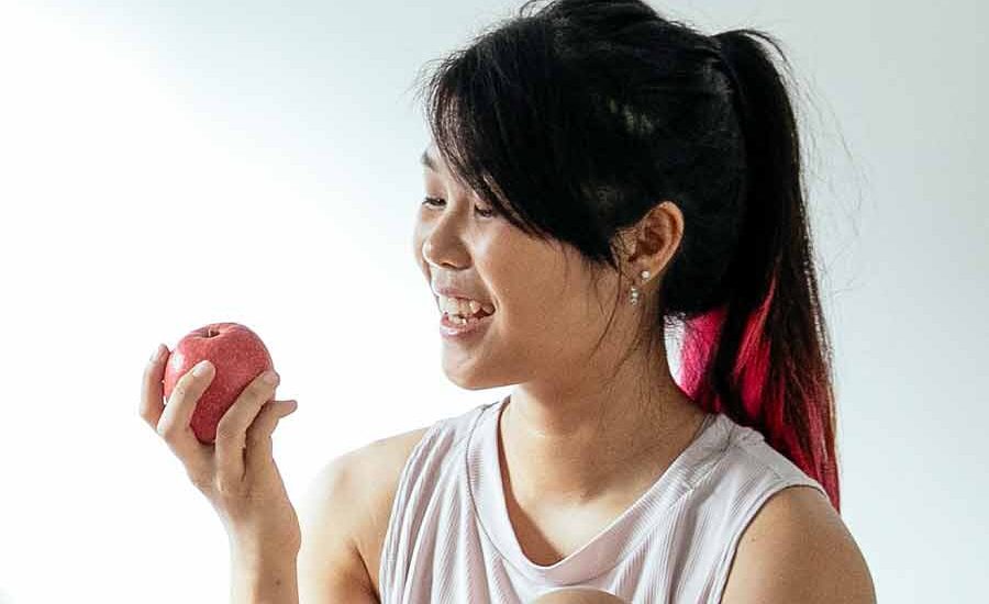 Mengenal Obesitas: Gejala, Penyebab, dan Pengobatan Saatnya merubah pola makan sehat. Di antaranya dengan memperbanyak konsumsi sayuran, buah-buahan, serat, dan protein rendah lemak. (foto: Miriam Alonso | pexels)