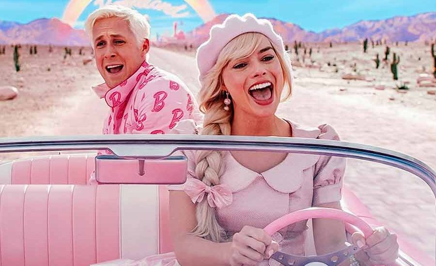 Film Barbie Mendominasi Box Office dengan Pendapatan 155 Juta Dollar AS Ryan Gosling dan Margot Robbie dalam salah satu adegan di film Barbie (2023)