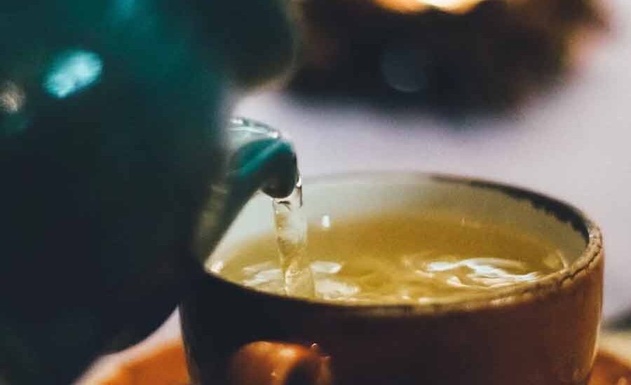 Bahan Herbal ini Dipercaya Mampu Mengurangi Lemak dalam Tubuh Teh hijau, minuman kaya khasiat (foto: Maria Tyutina | pexels)