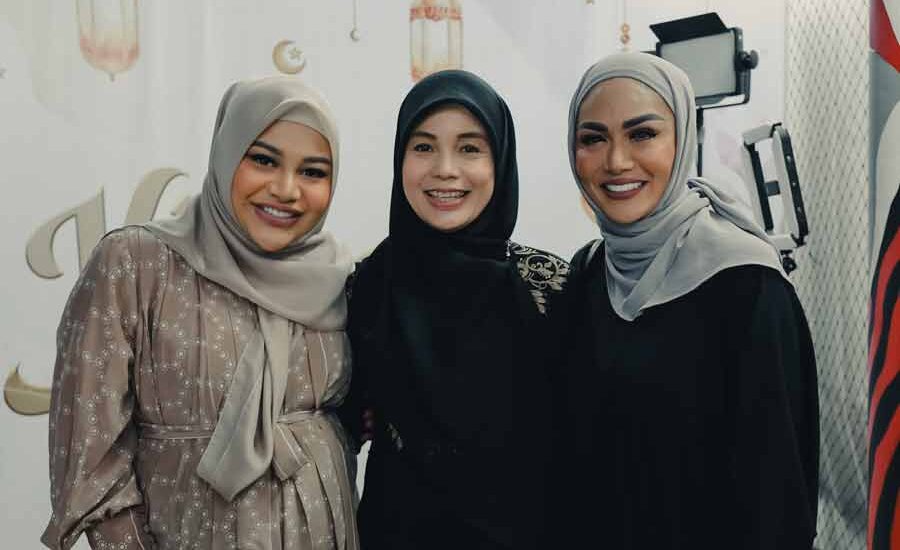 Pola Asuh Anak di Keluarga Ganjar Pranowo, Ini Pengakuan Atikoh Aurel Hermansyah, Siti Atikoh, dan Kris Dayanti, saat menghadiri kajian bersama di Kebayoran Lama, Jakarta Selatan