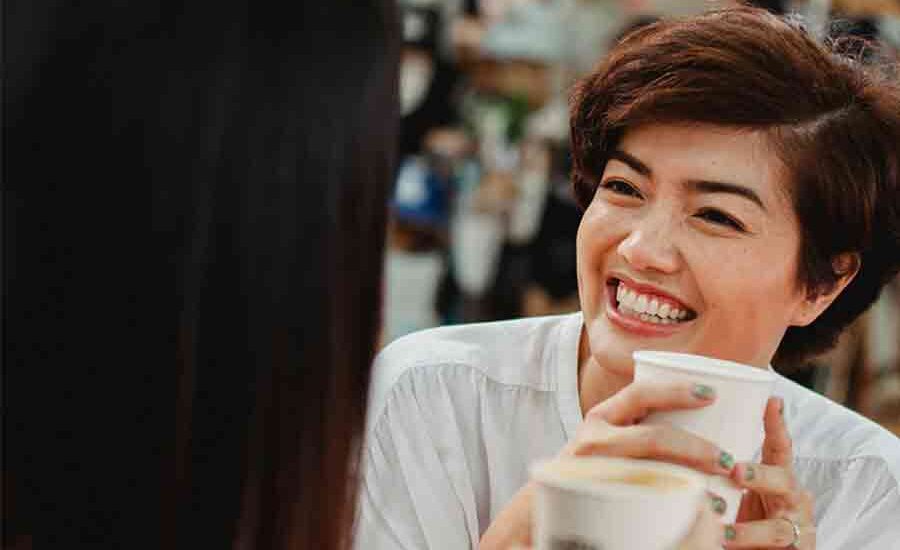 Jangan Asal Cerita, Ini Tips Memilih Teman Curhat yang Tepat Sahabat sejati selalu ada, termasuk untuk mendengar semua cerita (foto: Sam Lion | pexels)