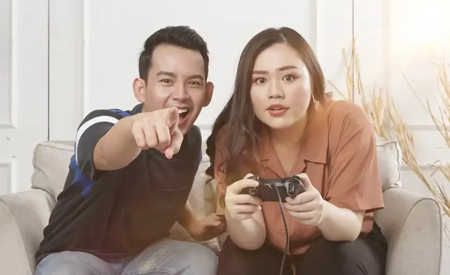 Feminine Energy: Seni Menjadi Cewek Mandiri, Elegan, dan Percaya Diri Perempuan harus tahu bagaimana menjaga jarak emosional dalam hubungan pertemanan dengan lawan jenis. Mereka tidak terbawa perasaan atau salah mengartikan sikap ramah sebagai tanda ketertarikan romantis.