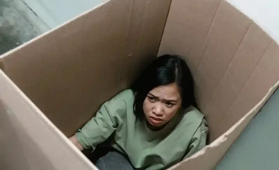 Pelecehan Seksual di Tempat Umum dan Dunia Pendidikan, Gara-gara Pakaian Seksi? Korban pelecehan seksual berpotensi mengalami gangguan psikologis. Untuk itu ia harus mendapat dukungan dari orang-orang di sekitarnya (foto: Mart Production, pexels)