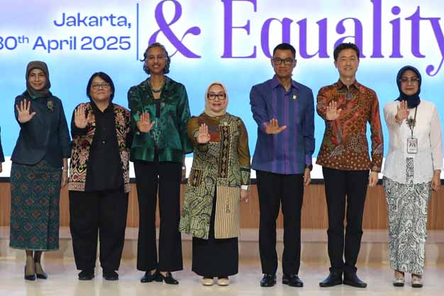 Menteri PPPA Apresiasi Langkah Nyata PLN Dorong Kesetaraan Gender di Sektor Energi Menteri PPPA apresiasi komitmen PLN dorong kesetaraan gender di sektor energi melalui aksi nyata dan budaya kerja inklusif.
